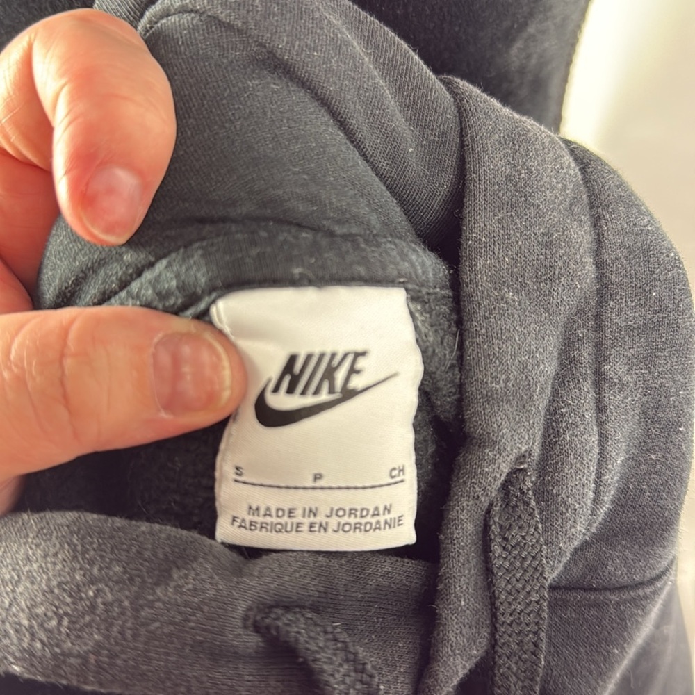 Nike Men's Classic Black Pullover Hoodie w/ Kangaroo Pocket - Picture 6 of 6